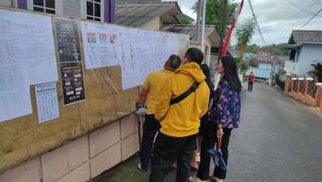 Antusiasme Masyarakat  Mencoblos  di TPS 22 Bukit Cermin, Tanjungpinang Barat 