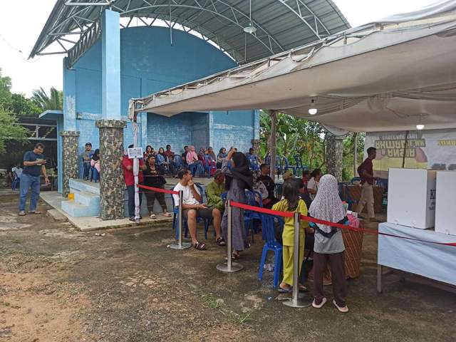 Suasana  Pencoblosan  di TPS  35 Perum Taman Harapan  Indah 