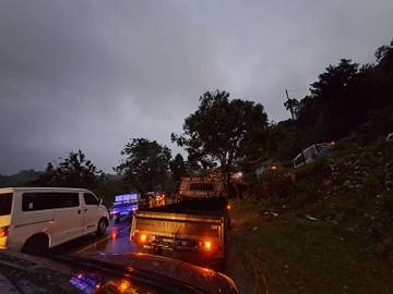 Lawan Arus, Poros Bone-Maros Macet Total