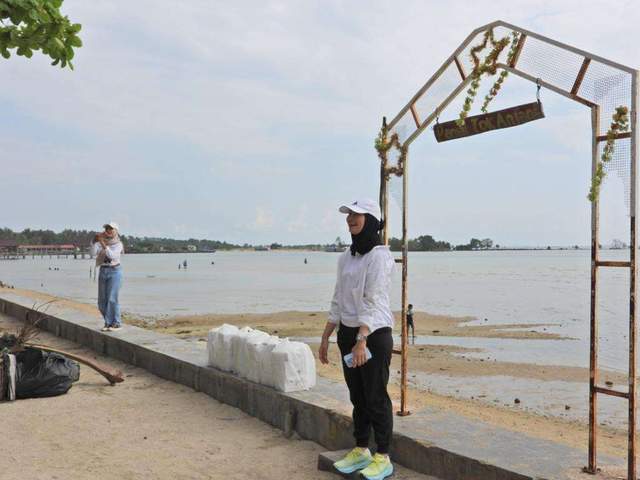 BPTD Kelas II Kepri Kumpulkan 9 Kantong Sampah Hasil Bersihkan Pantai Tok Anjang