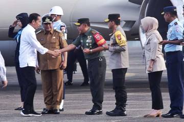 Pangdam XIV/Hsn Bersama Forkopimda Sulsel Menyambut  Presiden RI di Lanud  Hasanuddin
