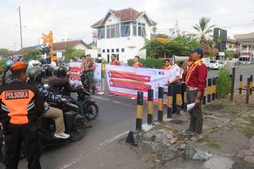 KCI Sosialisasikan Keselamatan Di Perlintasan KA Kediri