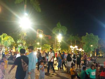 Meriahnya Akhir Pekan di Taman Surya Surabaya