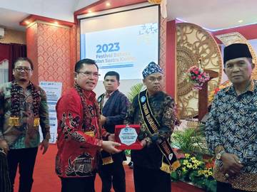 Penghragaan Bagi Sastrawan dan Budayawan Kerinci