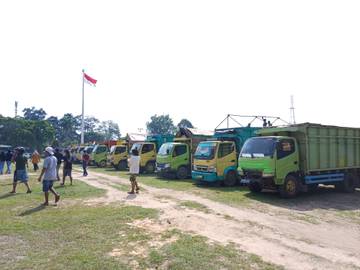 Sopir Batubara Melakukan Aksi Unjukrasa Dikantor Gubernur Jambi
