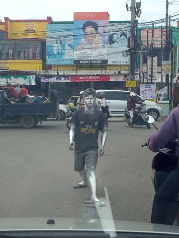 Manusia Silver Masih Terlihat di Jalan Protokol Bandarlampung