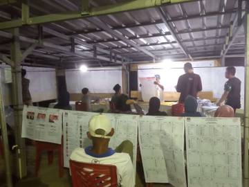 TPS 20 Sukabumi Bandarlampung Hitung Suara Sampai Malam