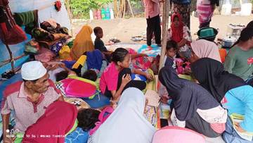 Ratusan Warga Muslim SBT Ikut Tradisi Mandi Safar