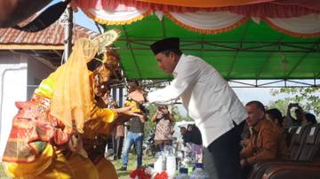 Gubenur Kepri Hadiri Sedekah bumi Desa Gunung Putri, Krcamatan Bunguran Batubi
