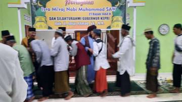 Gubenur Kepri Hadirkan Ustad Gerry Sulaiman pada Peringatan Isra Mi'raj di Desa Air Lengit