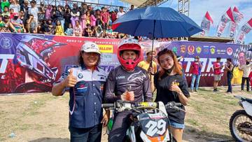 Keseruan Kejurnas Grasstrack Motocross di Sirkuit Tohpati Mataram   