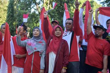 Pemprov NTB Launching Pembagian dan Pengibaran 1 Juta Bendara Merah Putih
