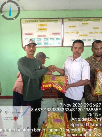 Pemerintah Desa Siru Memberikan Bantuan Benih Padi Untuk 320 Petani 