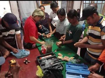 Balai Taman Nasional Kelimutu Gelar Pelatihan Pembuatan Souvenir dari Biji Kopi