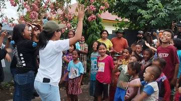 Trauma Healing Bagi Anak-Anak Pengungsi Di Desa Pululera Flotim 