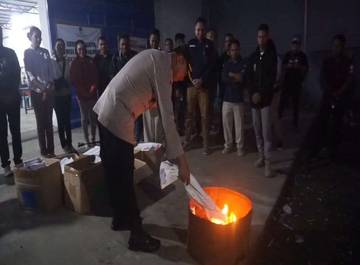 KPUD Ngada Lakukan Pemusnahan Surat Suara Rusak