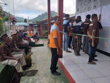 Warga Binaan Rutan Kelas IIB Bajawa Gunakan Hak Pilih