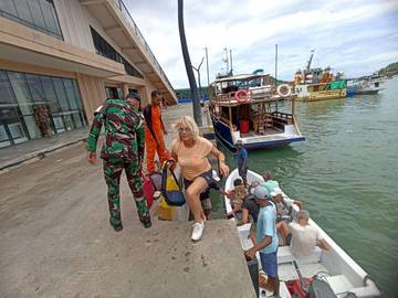 Kapal Wisata Marcopolo Green Ditemukan, 14 Turis Dievakuasi