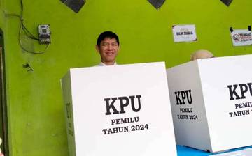 Pemilu 2024, Pj Bupati Kolaka Salurkan Hak Suaranya di Kendari