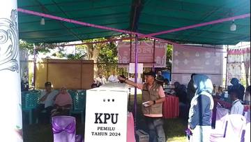 Ketua KPU Kabupaten Pohuwato Menyalurkan Hak Suara