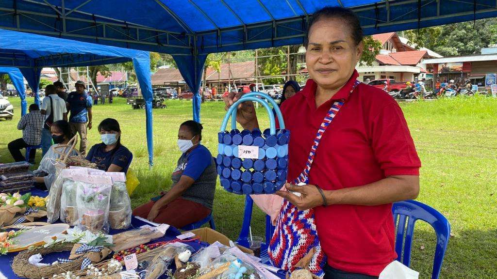 Hasil Kreatif Olahan Sampah di Pamerkan di HPSN Manokwari