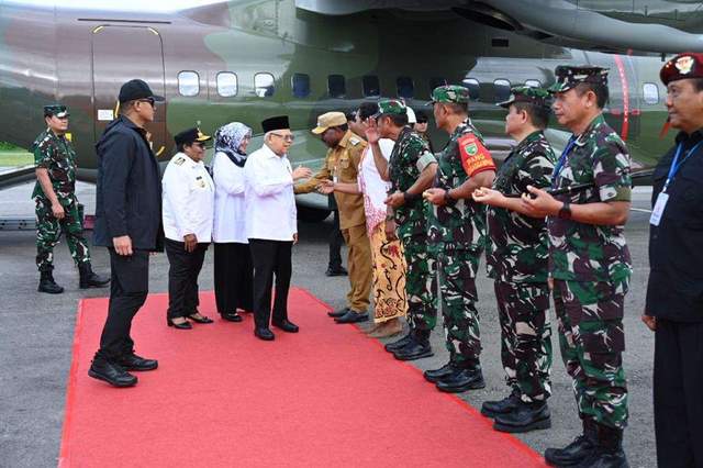 Disambut Prosesi Adat, Wapres Ma'ruf Amin Tiba DiNabire 