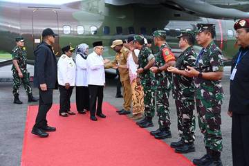 Disambut Prosesi Adat, Wapres Ma'ruf Amin Tiba DiNabire 