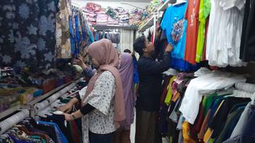 Jelang H-3 Lebaran, Toko Baju Diserbu Pembeli