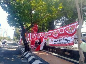 Jelang HUT RI, Penjual Bendera Marak di Pinggir Jalan