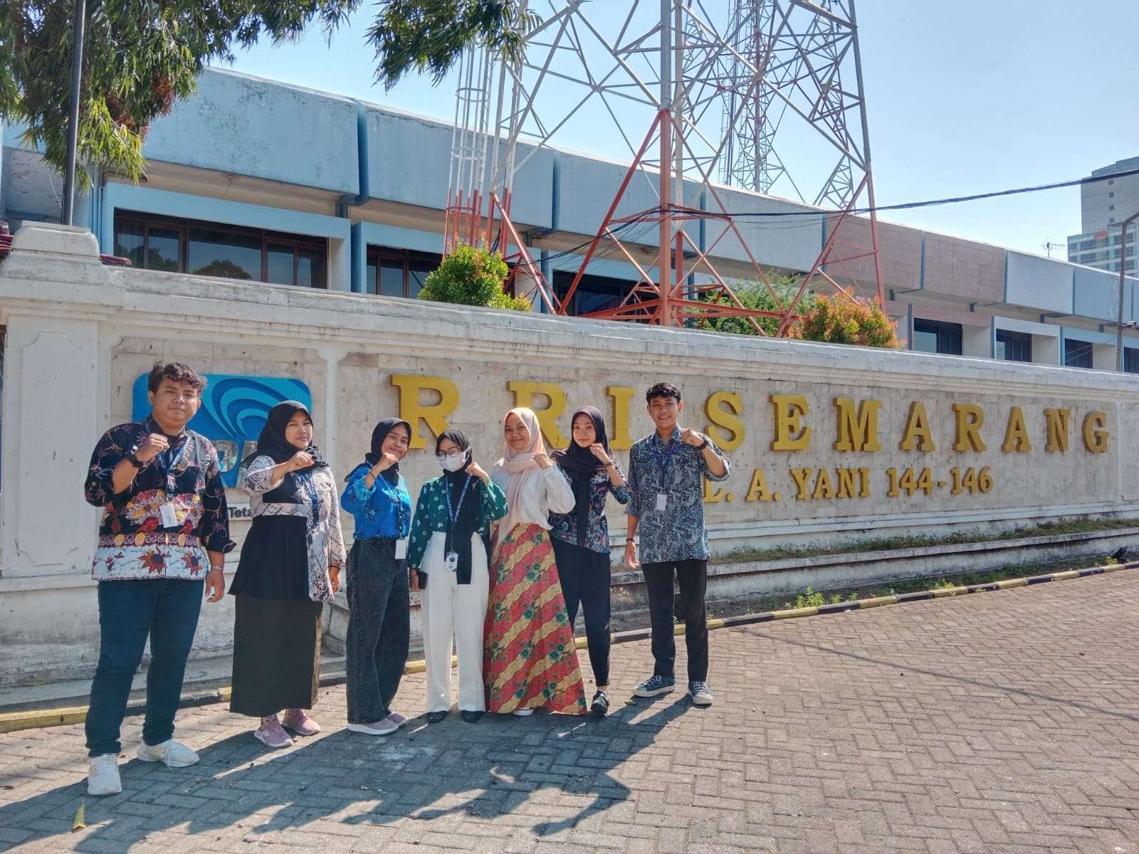 Semangat Mengenakan Batik