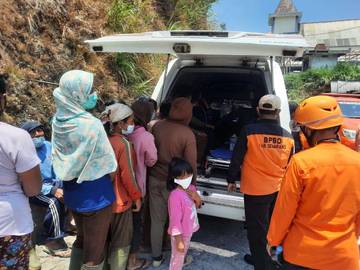 Dampak Kebakaran Merbabu, BPBD Bagikan Masker Ke Warga 