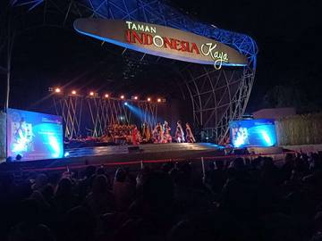 Semarak Malam Pergantian Rahun, Warga Dihibur Pagelaran Wayang Orang