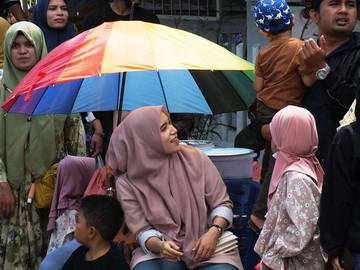 Ragam Momen Penonton Pawai Karnaval di Lhokseumawe