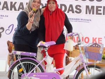 Pembagian Hadiah Doorprize Peserta Jalan Sehat RRI