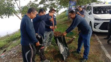 Gotong Royong Massal di Waduk Pusong Lhokseumawe