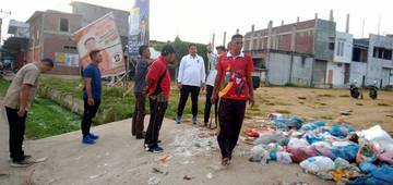 Pj Walikota Lhokseumawe Tinjau Tumpukan Sampah Pasar Inpres