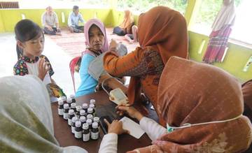 Pemeriksaan Kesehatan Korban Banjir Aceh Barat