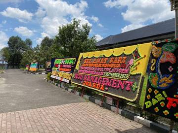 Papan Bunga Hiasi RRI Medan pada Peringatan HUT Ke-78 RRI