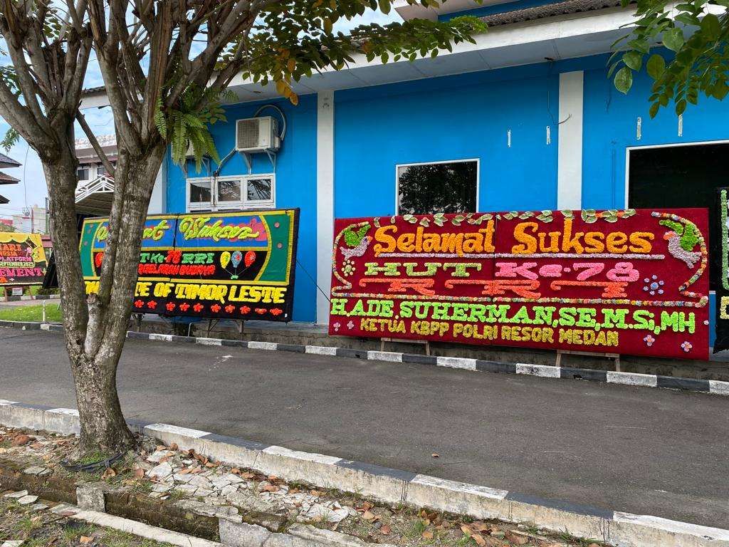 Papan Bunga Hiasi RRI Medan pada Peringatan HUT Ke-78 RRI