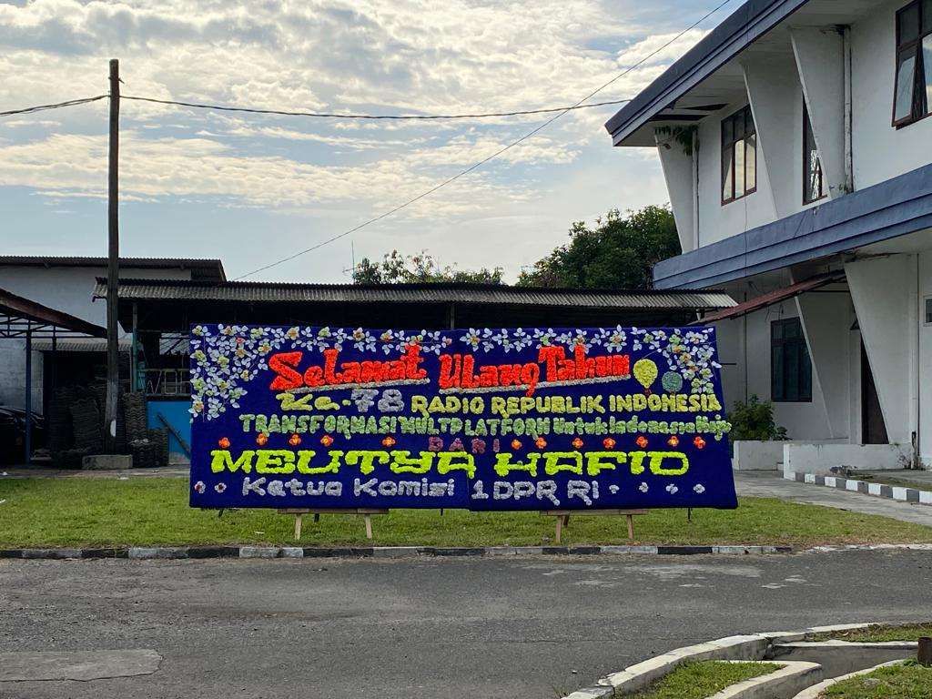 Papan Bunga Hiasi RRI Medan pada Peringatan HUT Ke-78 RRI