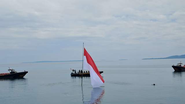 Pengibaran Bendera Dari Laut di Manado, Simbol Nasionalisme