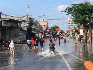 Banjir Serempak Ungkap Risiko Tata Kota di Indonesia
