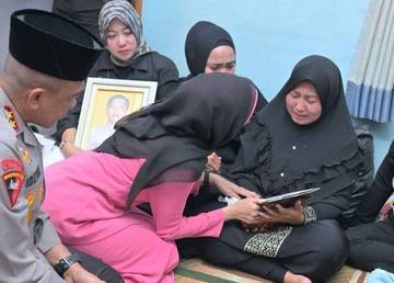Pengabdian Tulus Menjaga Pesta Rakyat Sampai Napas Terakhir
