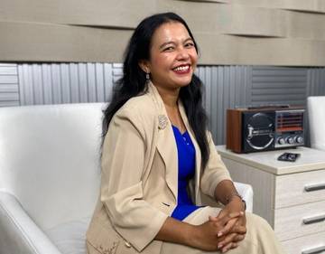 Radio, Lagu Rindu yang Tak Usai