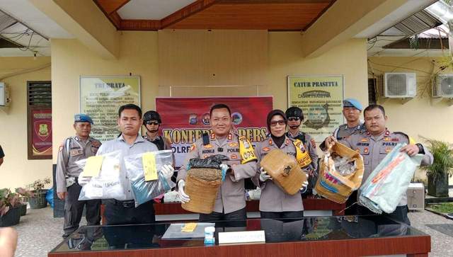 Polres Pasbar Ungkap Pengirim Ganja 12Kg Melalui Ekspedisi 