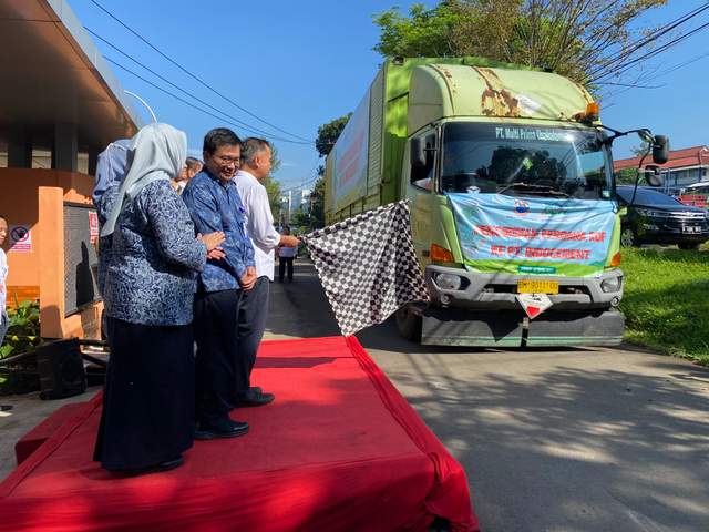 Pj Gubernur Jabar Lepas 16 Ton Truk Bemuatan RDF