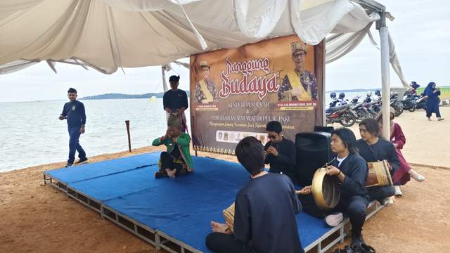 Panggung Budaya Kenduri Pendekar di Pulau Paku 