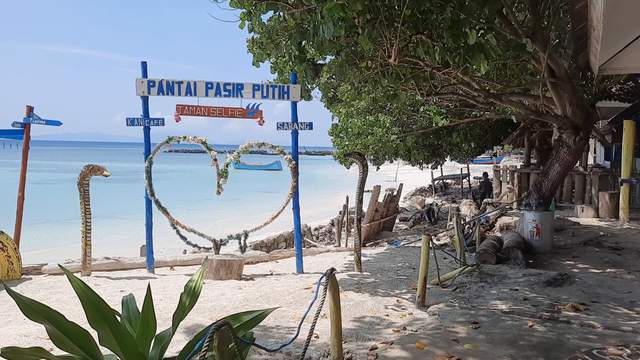 Melihat Keindahan Pantai Pasir Putih Sabang