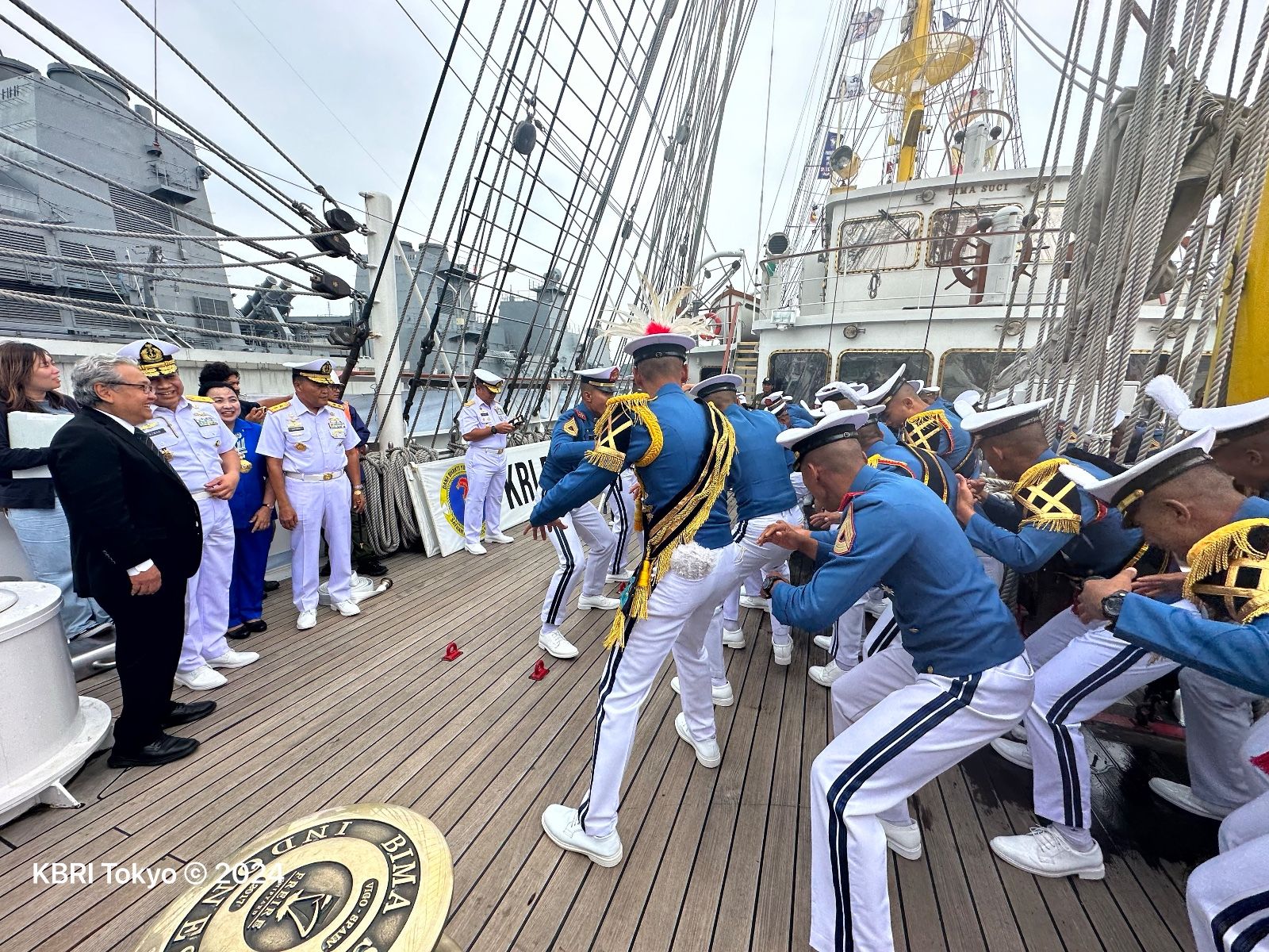 Kapal Layar KRI BimaSuci Sandar di Jepang untuk Misi Persahabatan