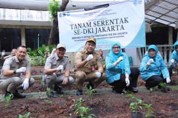 Pemkot Jakarta Timur Tanam Pohon Serentak di 147 Lokasi
